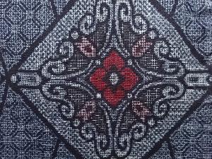 アンティーク　菱華紋織り出し本場正藍泥染大島紬着物(割り込み絣)